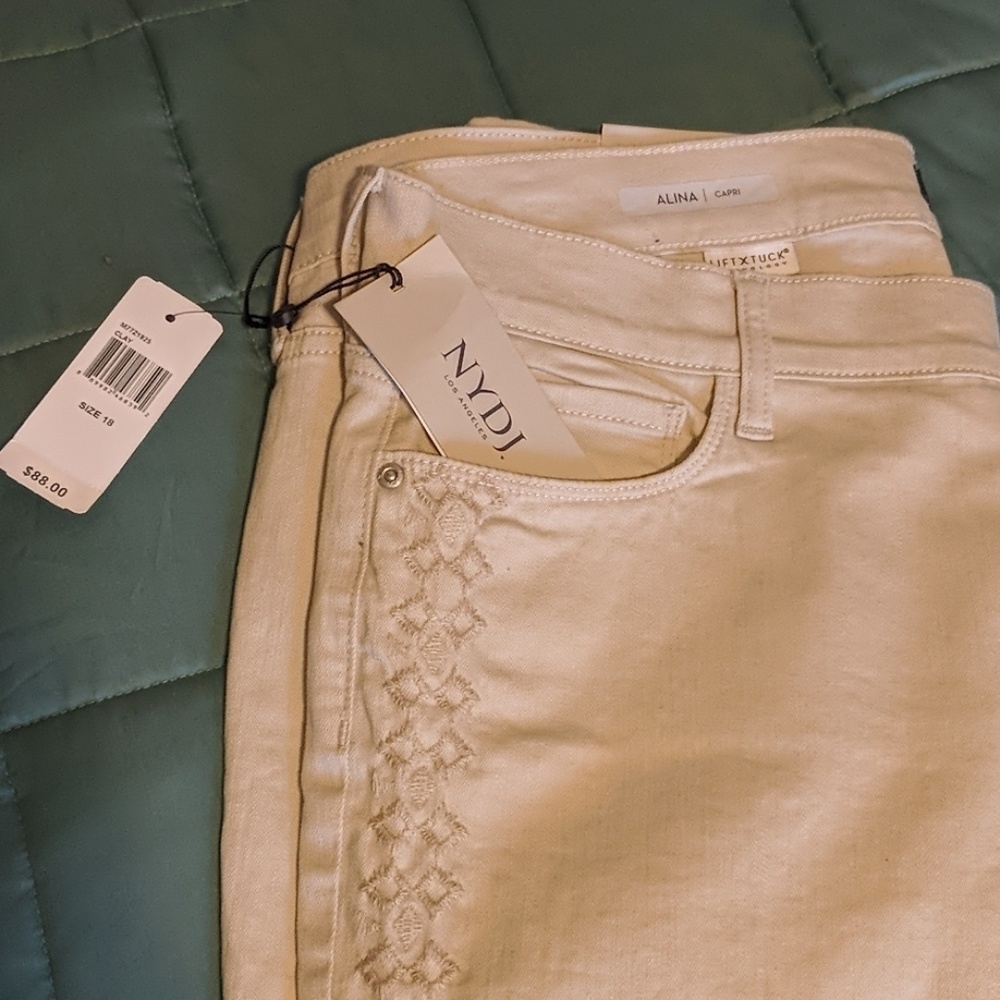 NYDJ capris NWT